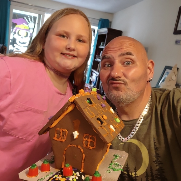 Meet your Posher, Justin. I sell all kinds of things, from jewelry to antiques. - Picture 2 of 2